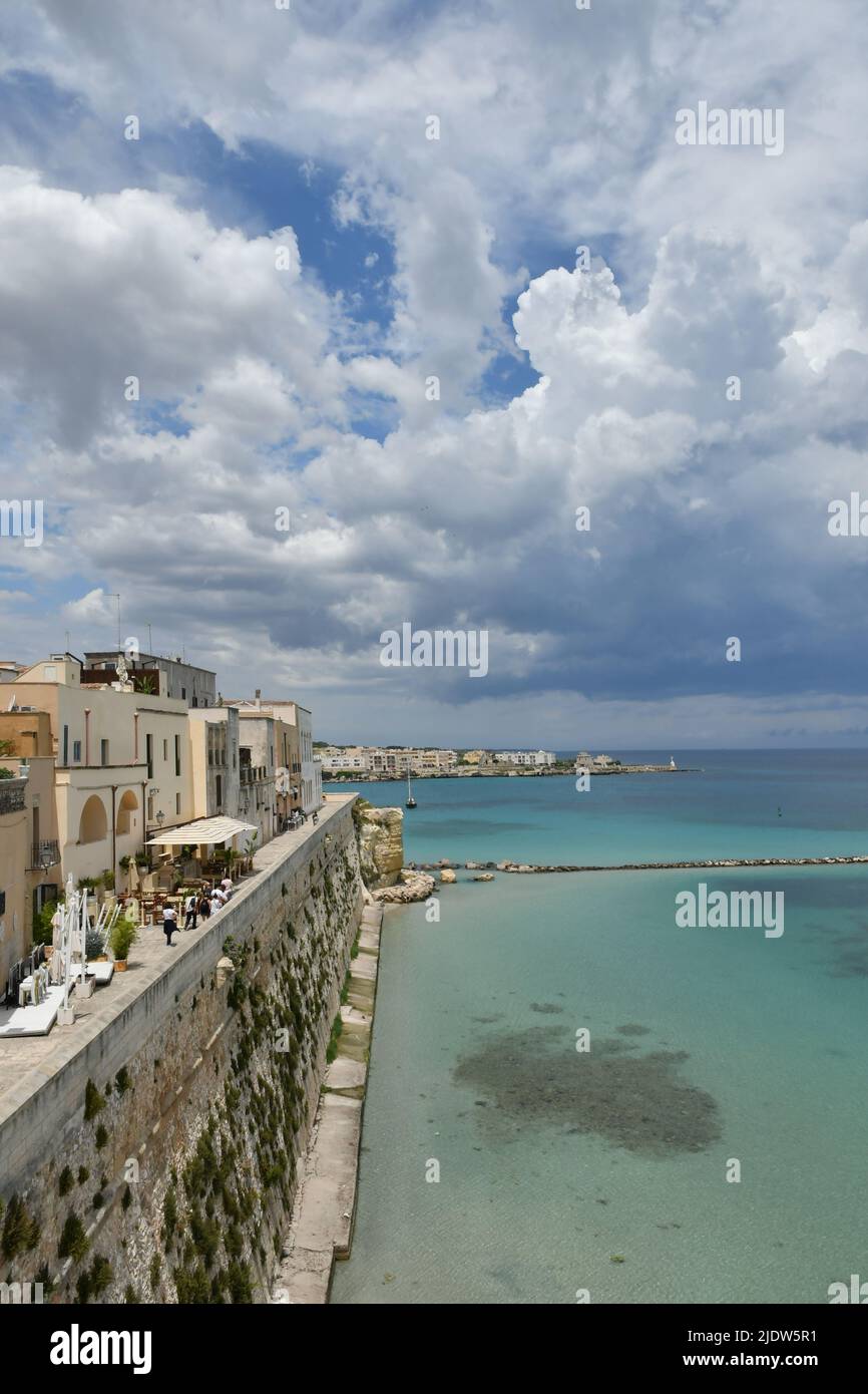 Die alten Mauern, die im Mittelalter verteidigte die Stadt Otranto vor dem Angriff der Piraten, Italien. Stockfoto