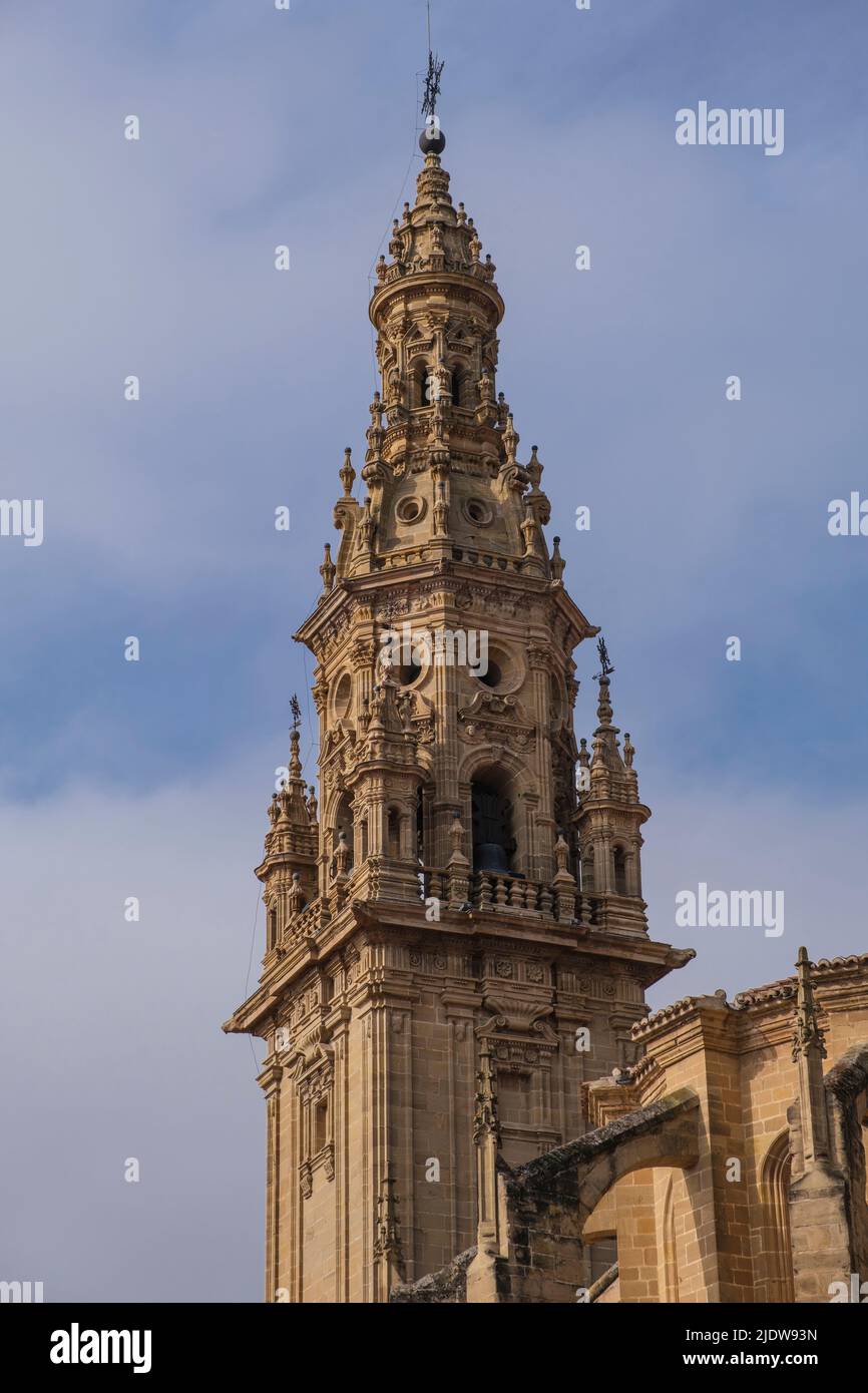 Spanien, Santo Domingo de la Calzada, La Rja. Kathedrale von Santo Domingo de la Calzada. Turm der Kathedrale. Stockfoto
