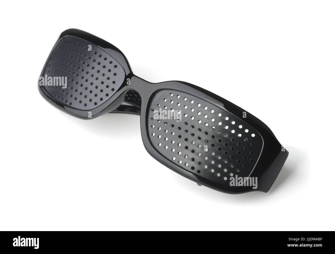 Gefaltete schwarze Lochbrille aus Kunststoff, isoliert auf Weiß Stockfoto