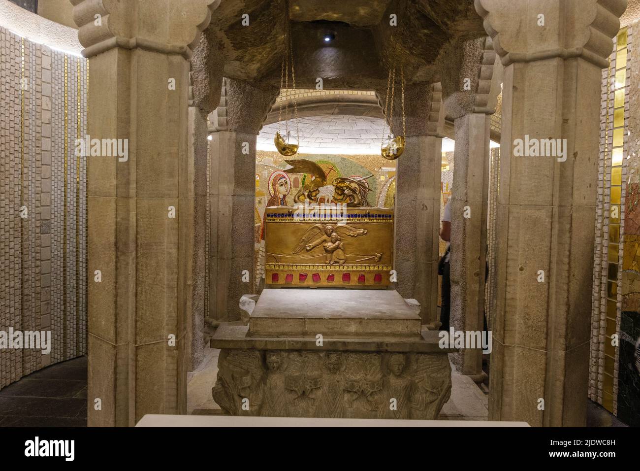 Spanien, Santo Domingo de la Calzada, La Rja. Reliquiar in der Kathedrale von Santo Domingo de la Calzada mit den Knochen des Heiligen Dominikus. Stockfoto