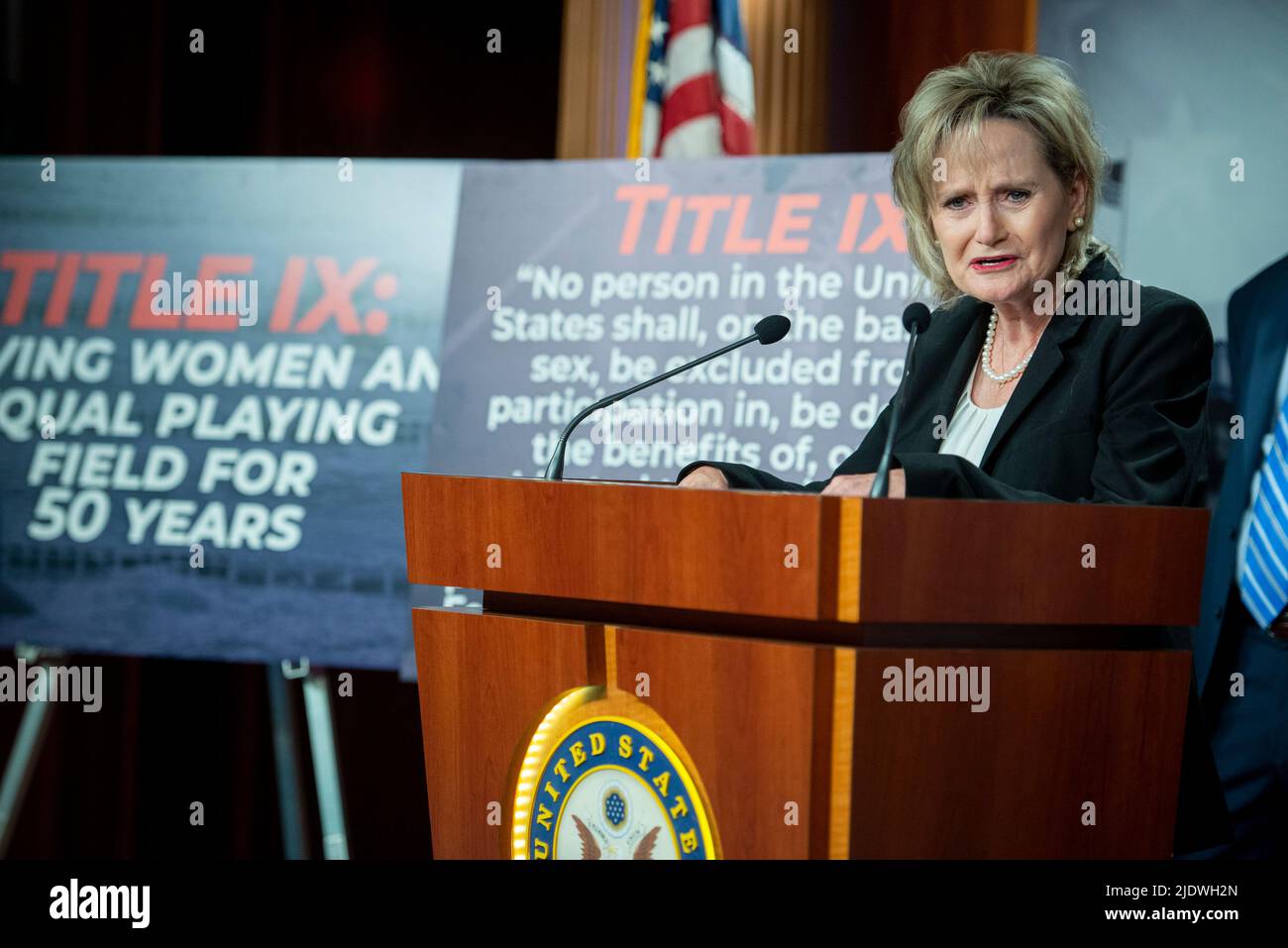 Die US-Senatorin Cindy Hyde-Smith (Republikaner von Mississippi) hält am Mittwoch, den 23. Juni 2022, im US-Kapitol in Washington, DC, eine Rede zum 50.. Jahrestag von Titel IX. Kredit: Rod Lamkey/CNP /MediaPunch Stockfoto