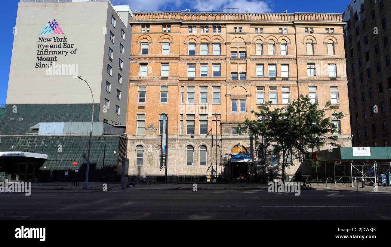 New York Eye and Ear Infirmary of Mount Sinai, New York. Ursprüngliches Krankenhausgebäude, entworfen von Robert Williams Gibson im romanischen Stil der Wiedergeburt Stockfoto