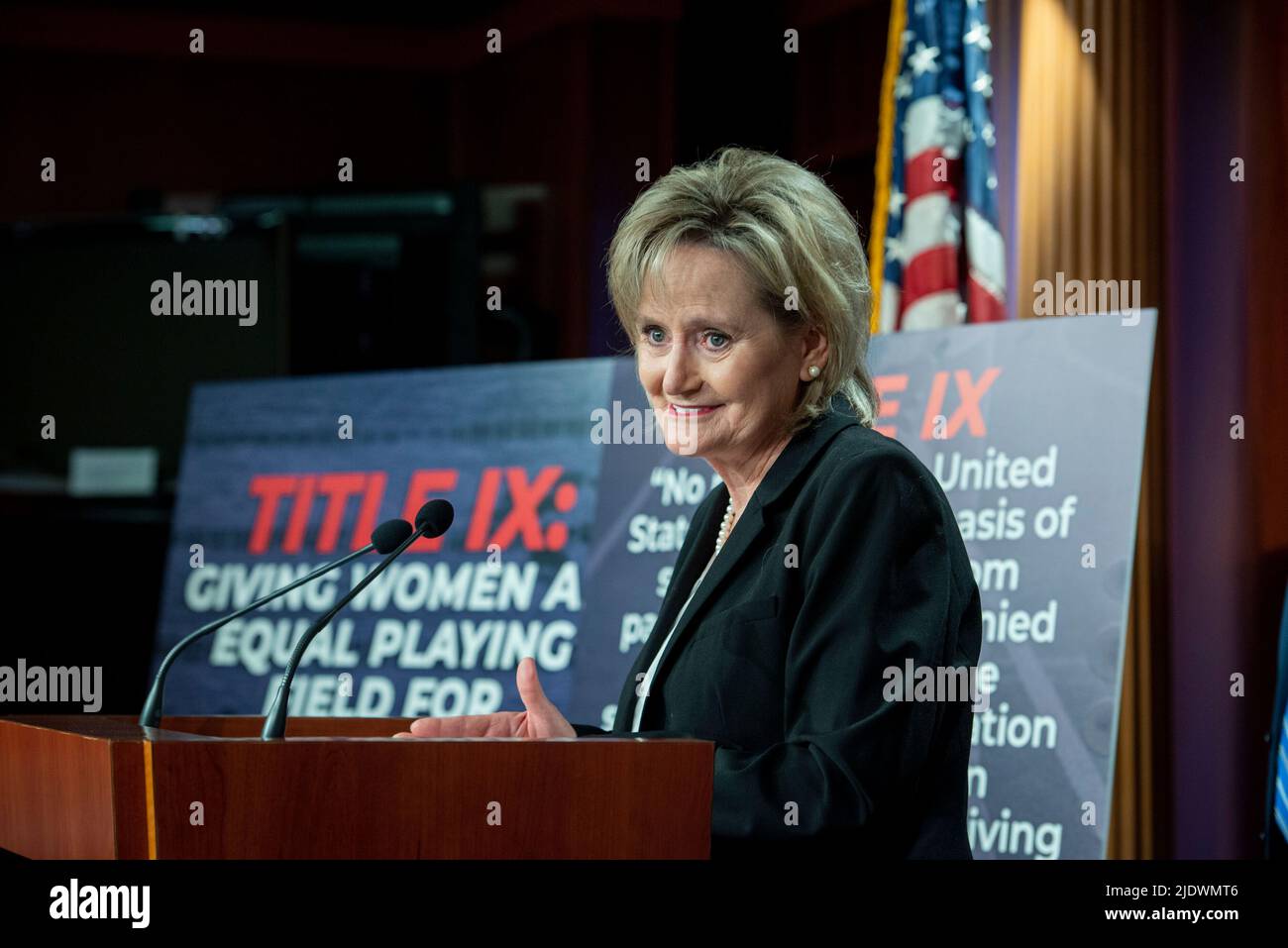 Die US-Senatorin Cindy Hyde-Smith (Republikaner von Mississippi) hält am Mittwoch, den 23. Juni 2022, im US-Kapitol in Washington, DC, eine Rede zum 50.. Jahrestag von Titel IX. Kredit: Rod Lampey/CNP Stockfoto