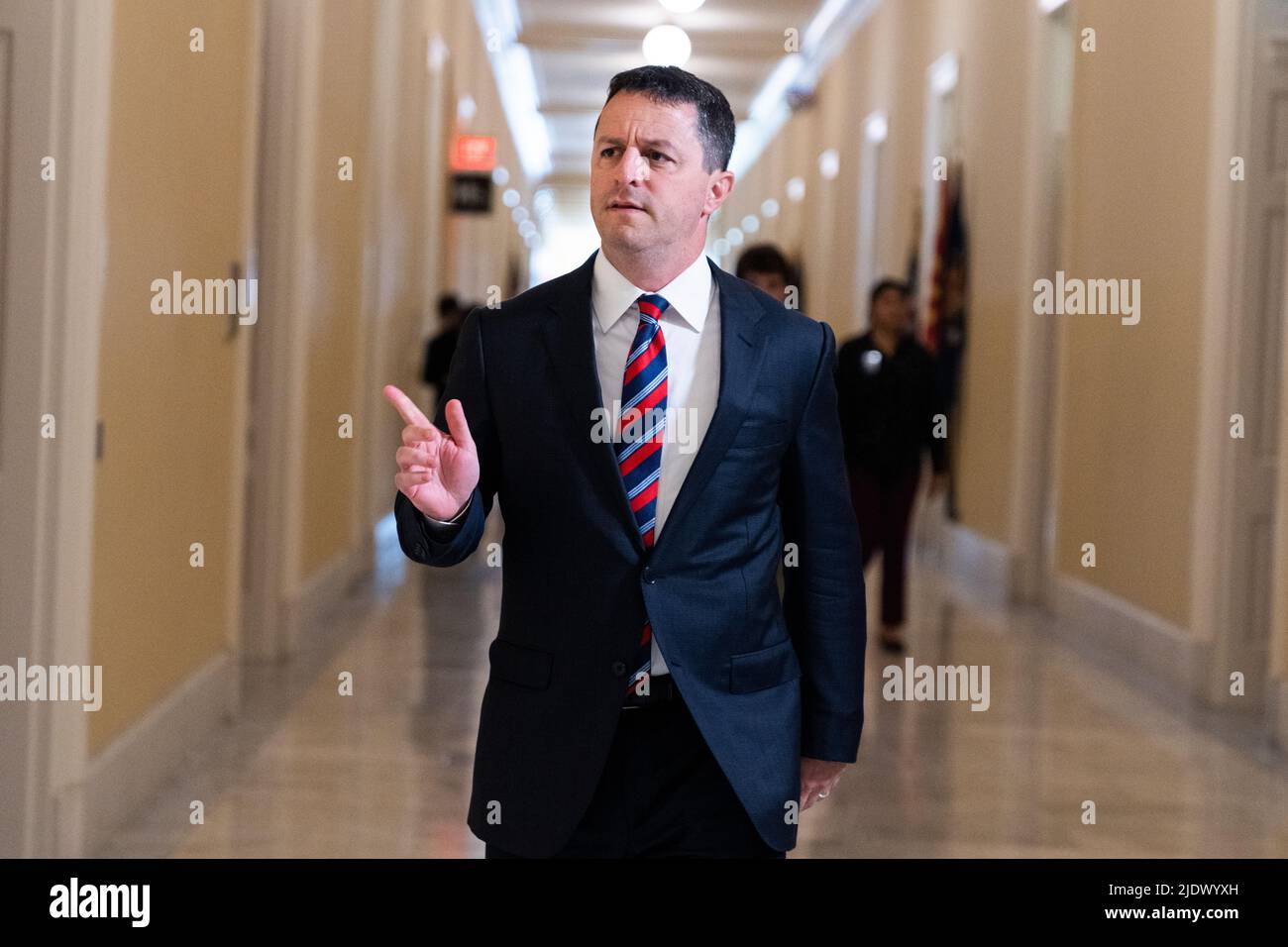 USA - JUNI 23: Steven Engel, ehemaliger stellvertretender Generalanwalt der Rechtsabteilung, Wird während einer Pause im Select Committee zur Untersuchung des Angriffs auf das US-Kapitol vom 6.. Januar gesehen, um am Donnerstag, den 23. Juni 2022, im Cannon Building zuvor ungesehenes Material vorzustellen und Zeugenaussagen zu hören. (Tom Williams/CQ Roll Call/Sipa USA) Stockfoto