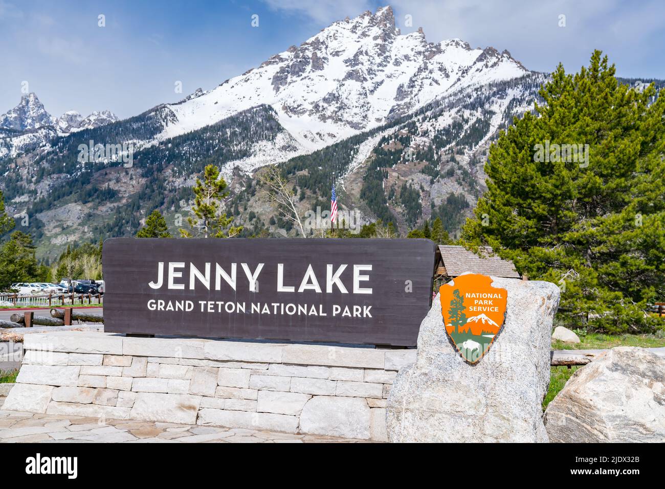 Jackson, WY - 3. Juni 2022: Begrüßungsschild am Jenny Lake im Grand Teton National Park. Jenny Lake ist einer der beliebtesten Orte im Park. Stockfoto