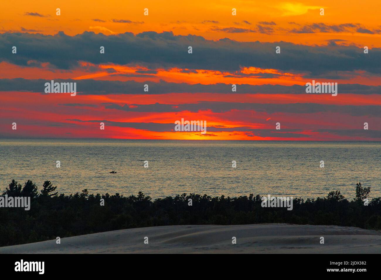 Sonnenuntergang im Silver Lake State Park, Michigan im Sommer Stockfoto