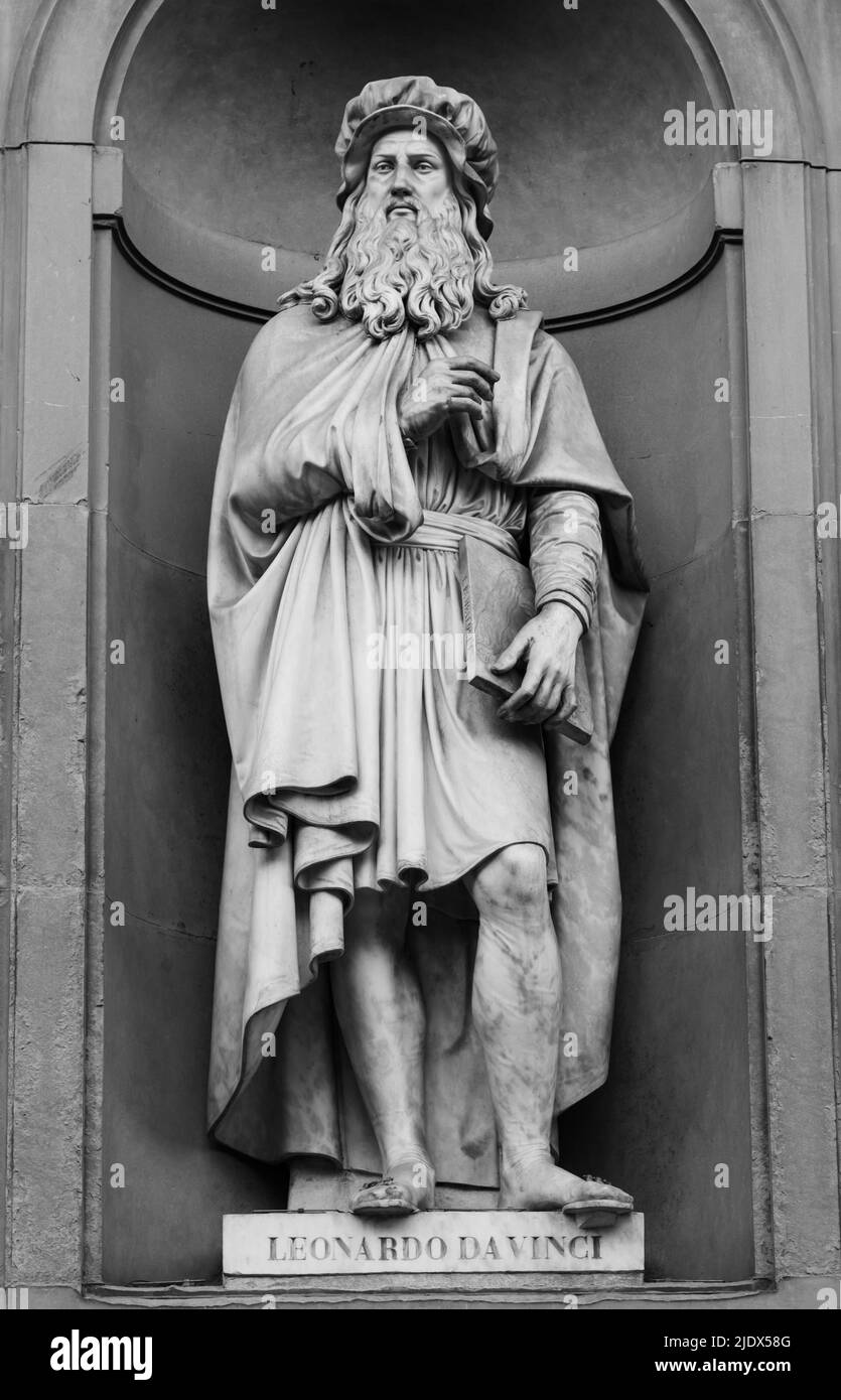 Leonardo da Vinci - Statue des Genies, vor den Uffizien in Florenz, Italien, öffentlicher Bereich Stockfoto