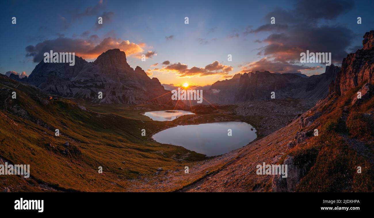 Italien, Südtirol, Blick auf den Laghi dei Piani und den Innichriedlknoten bei Sonnenaufgang Stockfoto