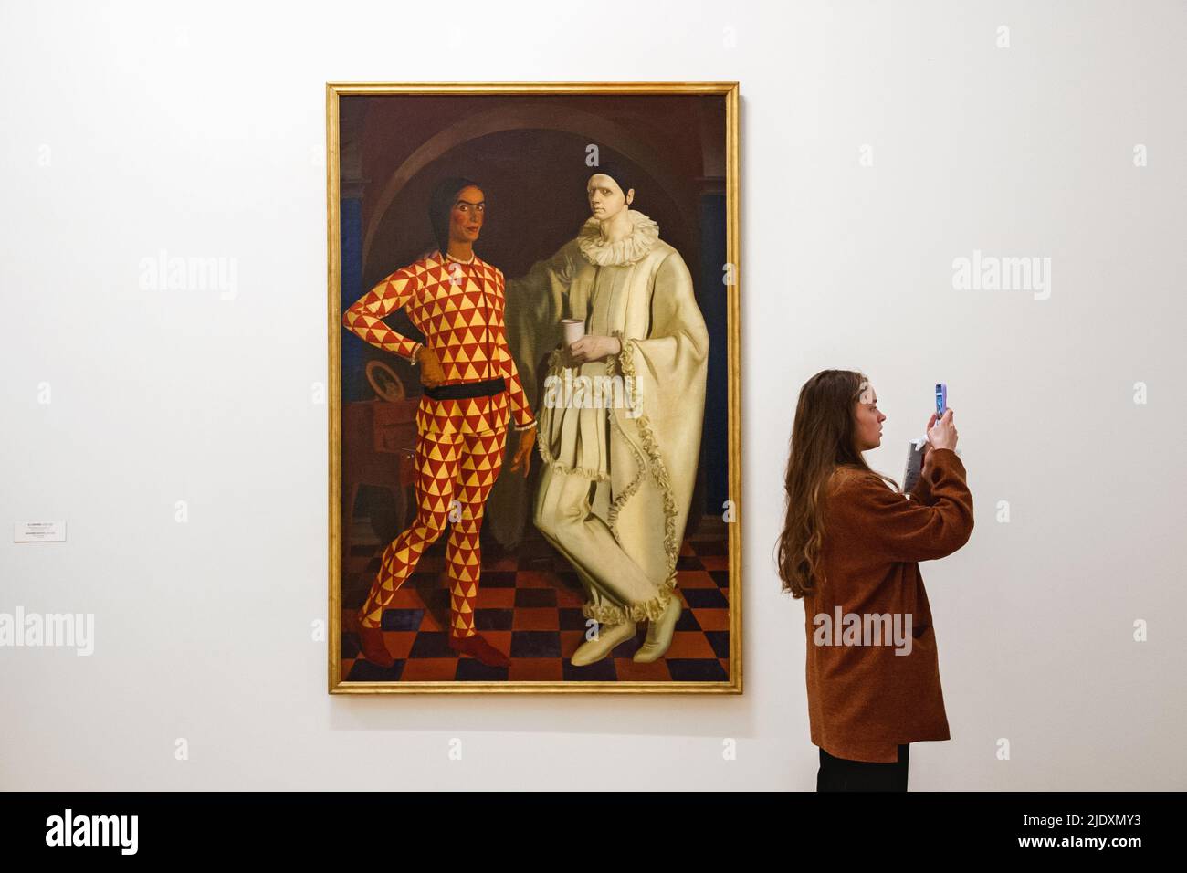 Selbstporträts Harlequin und Pierrot, 1914 von Vasily Shukhayev und Alexander Yakovlev, People in the Russian Museum, St.Petersburg, 22. April 2022 Stockfoto