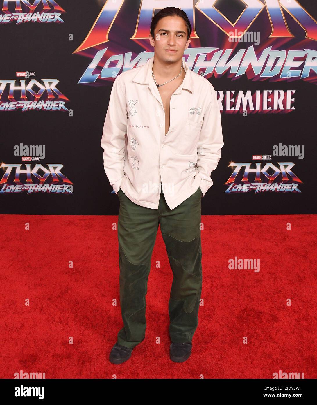 Los Angeles, USA. 23.. Juni 2022. Aramis Knight kommt am Donnerstag, dem 23. Juni 2022, im El Capitan Theatre in den Marvel Studios zu THOR: LOVE AND THUNDER. (Foto: Sthanlee B. Mirador/Sipa USA) Quelle: SIPA USA/Alamy Live News Stockfoto