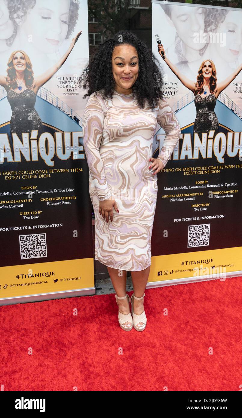 New York, New York, USA. 23.. Juni 2022. Donnie Hammond nimmt an der Eröffnungsnacht des Musicals Titanique im Asylum Theatre Teil (Bild: © Lev Radin/Pacific Press via ZUMA Press Wire) Stockfoto