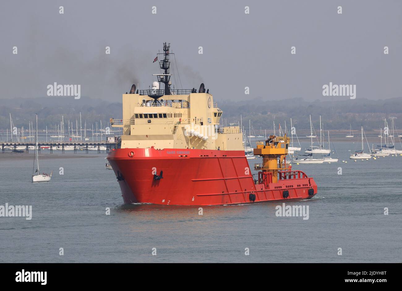 Das US-amerikanische Offshore-Hilfsschiff GARY CHOUEST fährt aus dem Hafen Stockfoto