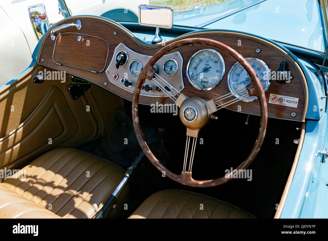 Nahaufnahme des Cockpits eines Blue, 1953, MG TD Midget auf der Deal Classic Car Show 2022 Stockfoto