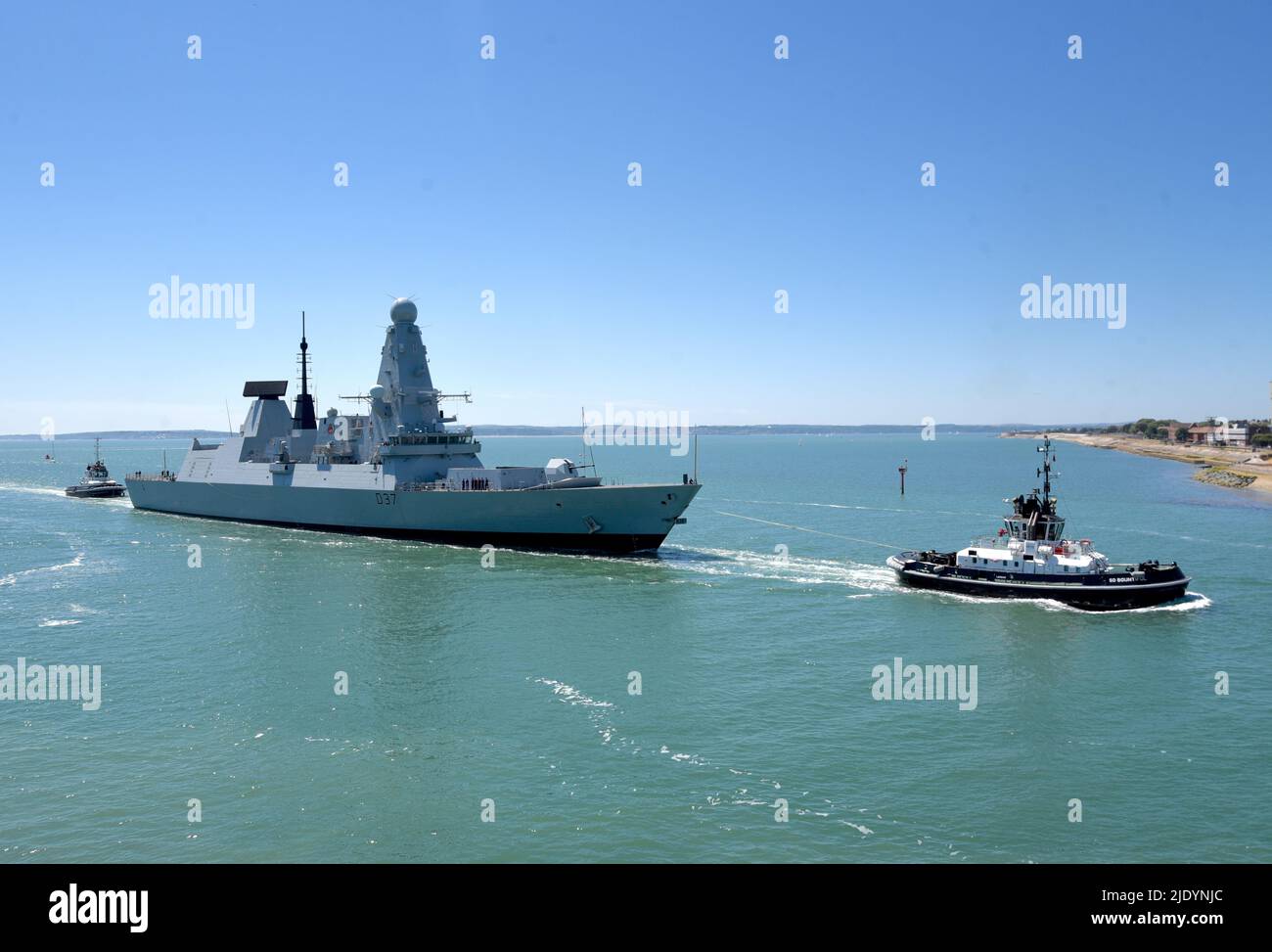 22/06/2022 Portsmouth UK HMS Duncan kehrt von der Patrouille zu HMNB Portsmouth zurück. Der 152m Type 42 oder Daring-Class Luftverteidigungszerstörer wurde 201 ins Leben gerufen Stockfoto