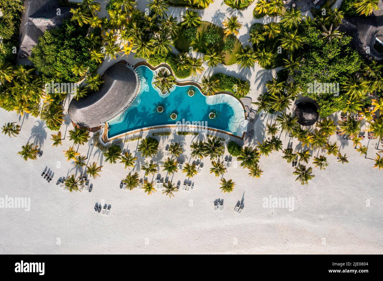 Hubschrauberblick, Six Senses Kanuhura Island Resort, mit Stränden und Wasserbungalows, Lhaviyani-Atoll, Malediven, Indischer Ozean Stockfoto