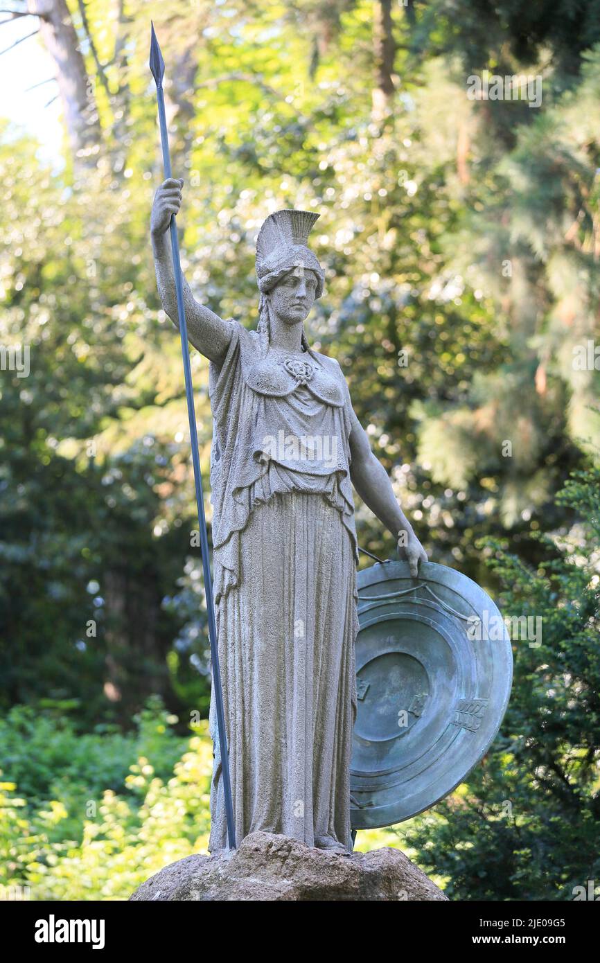 Neoklassizistischer Athene-Brunnen von Karl Donndorf auf der Karlshöhe im ehemaligen Garten der Villa Gustav Siegle, Stuttgart, Baden-Württemberg Stockfoto