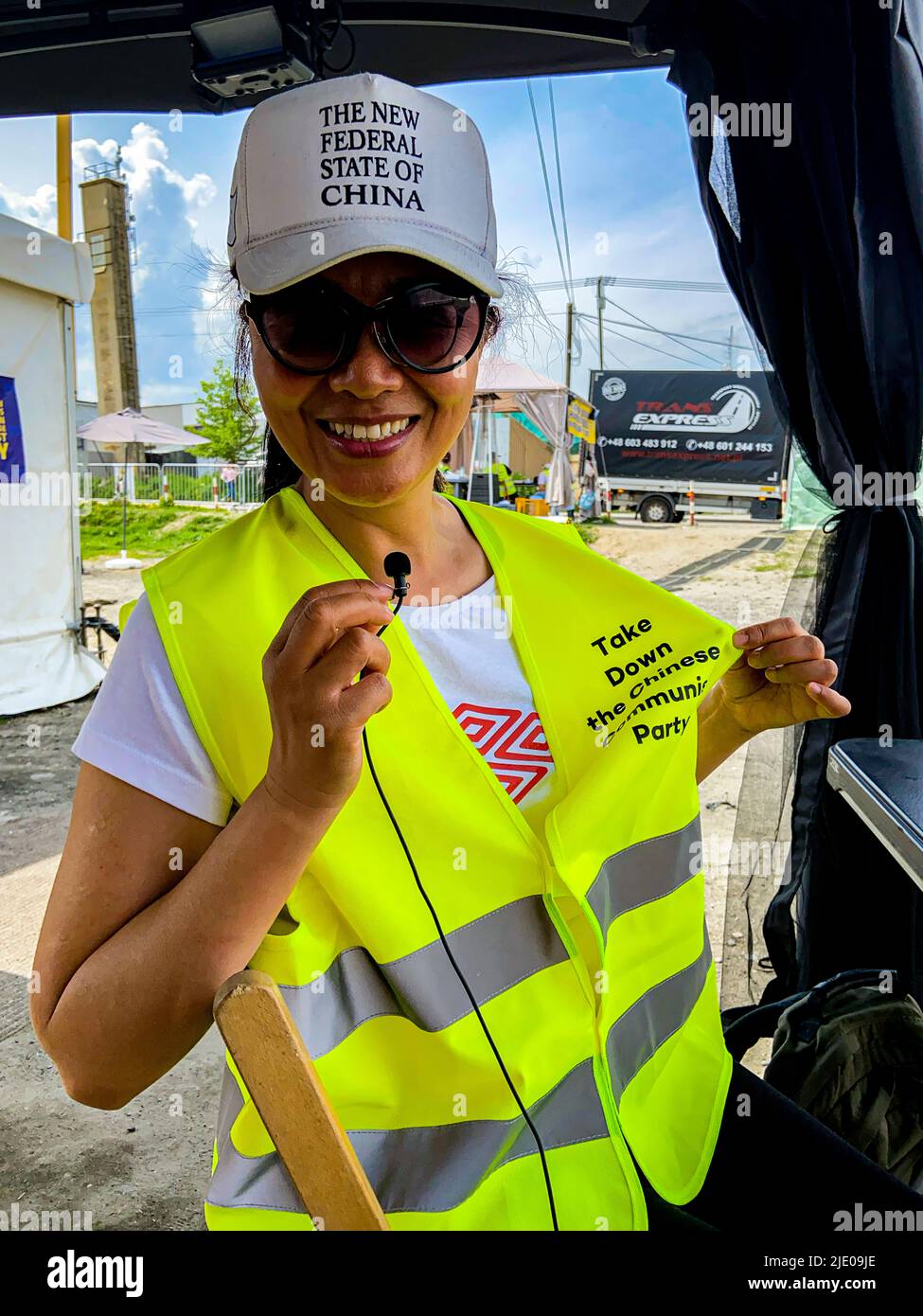 Medyka, Polen. Porträt der Chinesin - amerikanische Freiwillige Nicole, die auch gegen die reprmierende, chinesische Regierung kämpft, während sie in Exhile lebt. Stockfoto