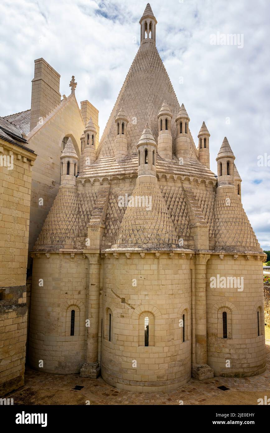 Gebäude mit römischer Küche. Die königliche Abtei unserer Lieben Frau von Fontevraud war ein Kloster im Dorf Fontevraud-l'Abbaye, in der Nähe von Chinon, Frankreich. Stockfoto