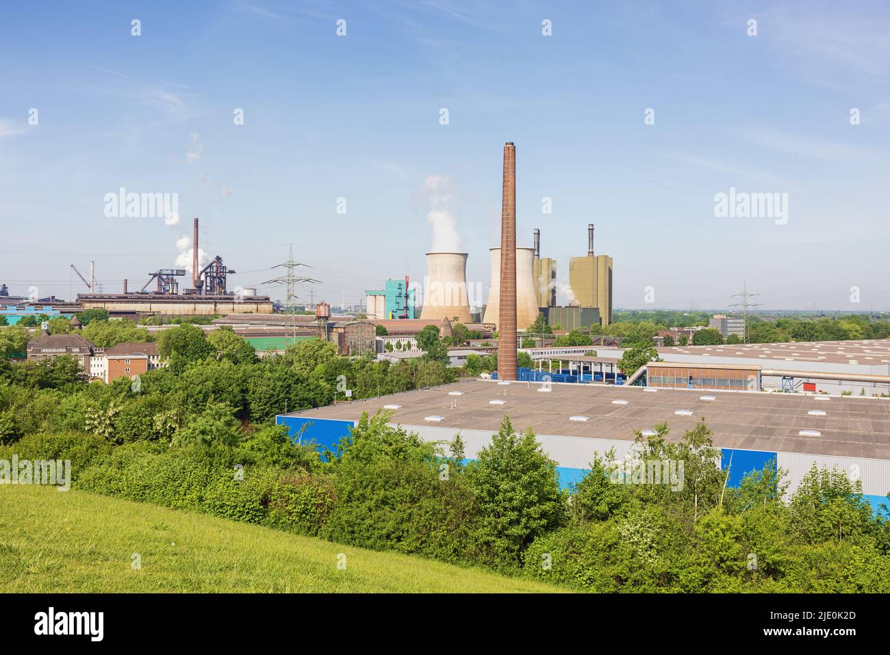 Industrielandschaft bei Duisburg im Ruhrgebiet Stockfoto