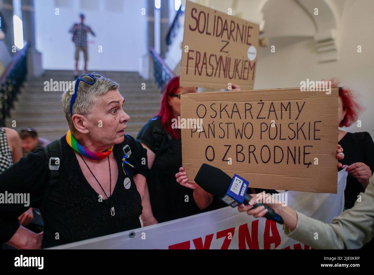 Breslau, Breslau, Polen. 24.. Juni 2022. Der Prozess gegen WladysÅ‚Aw Frasyniuk, einen ehemaligen Solidaritätsführer, begann vor dem polnischen Gericht. Beschuldigt, die Soldaten am tvn24 beleidigt zu haben - mit den Worten: ''. So handeln die Soldaten nicht. Das ist kein menschliches Verhalten. Man muss einfach sein. Das ist ein anti-polnisches Verhalten. Diese Soldaten dienen nicht dem polnischen Staat. Im Gegenteil - sie spucken. Zu allen Werten ''‹'‹, für die ihre Eltern oder Großeltern gekämpft haben müssen. (Bild: © Krzysztof Zatycki/ZUMA Press Wire) Stockfoto