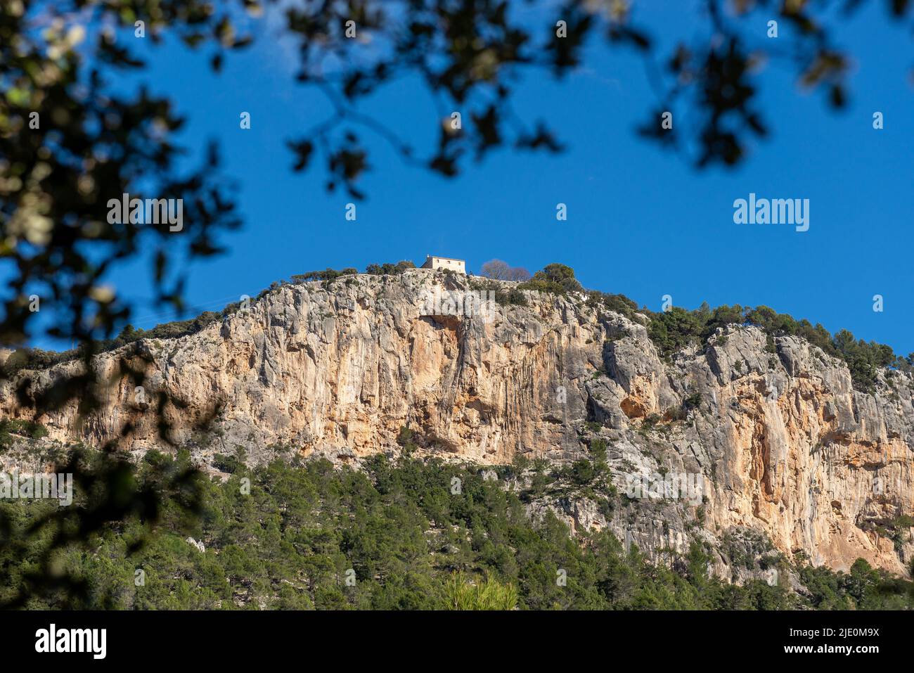 Kleines Haus auf einem Berg Stockfoto