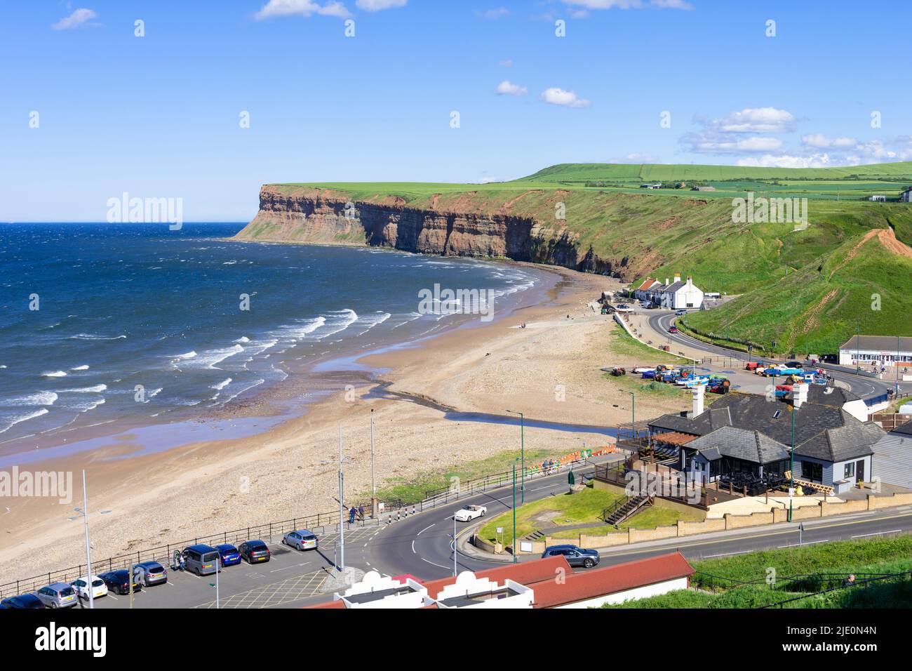 Saltburn Beach and Cat NAB Fish n Chips and Huntcliff Nature Reserve in saltburn am Meer redcar und cleveland North yorkshire england gb europa Stockfoto