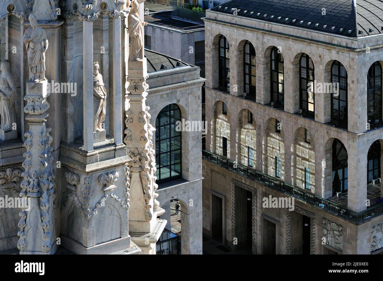 Mailand, Übersicht von den Terrassen des Duomo und Torre Velasca von Studio BBPR Architekten. Stockfoto