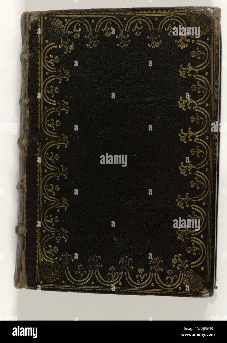 Gebetbuch in Handschrift und mit einklebten handfarbigen Drucken, Een widmen Meditation tot die passie onse heeren Jhesu xp:isti ende eerst tot het aventmael (Titel auf Objekt), Gebetbuch bestehend aus 70 Pergamentblättern mit Handschrift in Niederländisch und Latein, illustriert mit achtzehn handkolorierten Drucken. Die Abzüge sind alle rückseitig. Neben jedem Druck befindet sich ein zur Szene passendes Gebet, handgeschrieben in niederländischer Sprache. Vorder- und Hinterpapier., anonym, Druckerei: Lucas van Leyden, Druckerei: Frans Crabbe van Espleghem, Südniederland, (möglicherweise), Druckerei: Leiden, Druckerei: Mechele Stockfoto