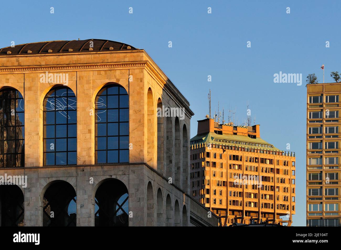 Piazza Duomo, Museum des 20. Jahrhunderts, Velasca-Turm. Stockfoto