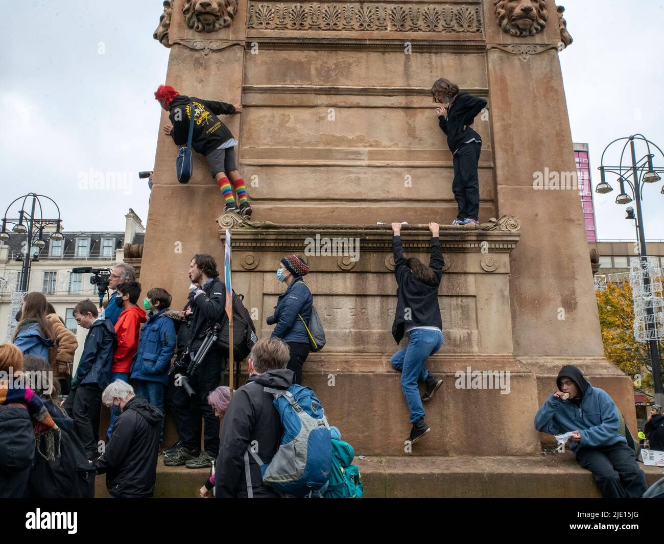 Glasgow, Schottland. VEREINIGTES KÖNIGREICH. 5.. November 2021: Menschen protestieren Cop26 auf dem George Square gegen den Klimawandel. Stockfoto