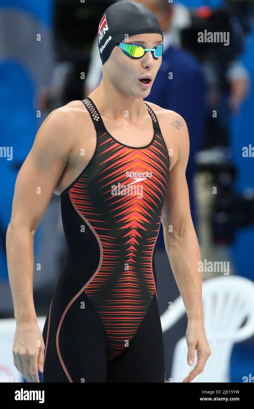 31.. JULI 2021 - TOKIO, JAPAN: Pernille Blume aus Dänemark ist während des Freistil-Halbfinales der Schwimmerinnen 50m beim Olympischen Gam in Tokio 2020 in Aktion Stockfoto