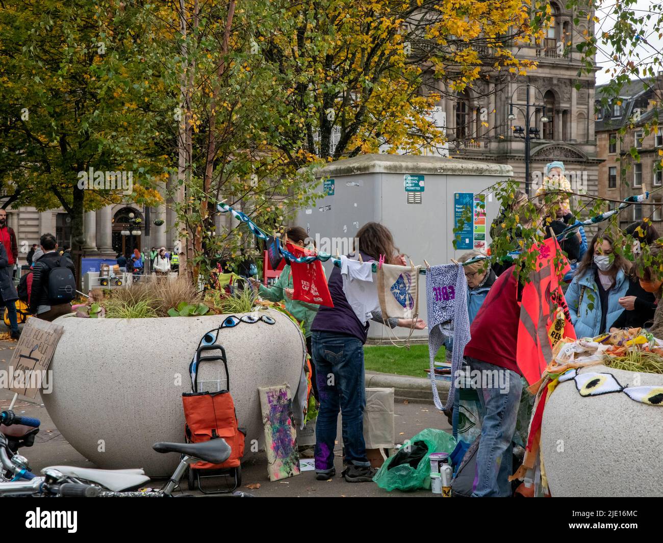 Glasgow, Schottland. VEREINIGTES KÖNIGREICH. 5.. November 2021: Menschen protestieren Cop26 auf dem George Square gegen den Klimawandel. Stockfoto