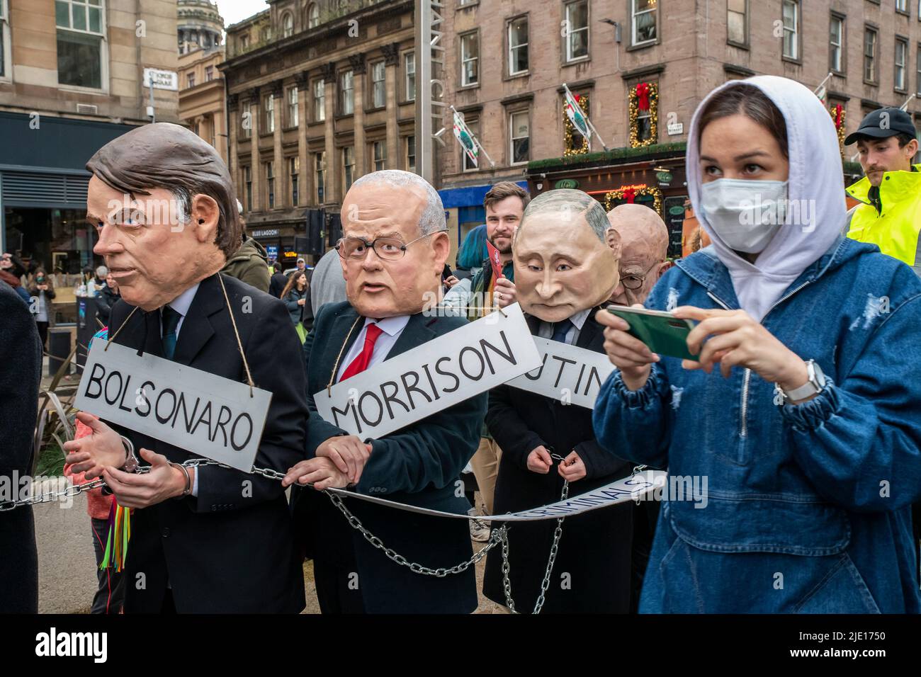 Glasgow, Schottland. VEREINIGTES KÖNIGREICH. 5.. November 2021: Menschen protestieren Cop26 auf dem George Square gegen den Klimawandel. Stockfoto