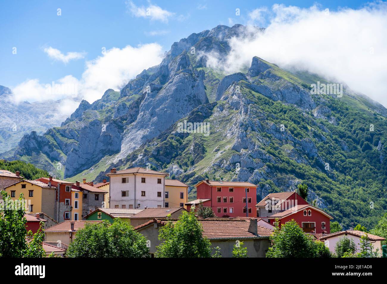Buntes Bergdorf von Sotres, Picos de Europa, Kantabrien, Spanien Stockfoto