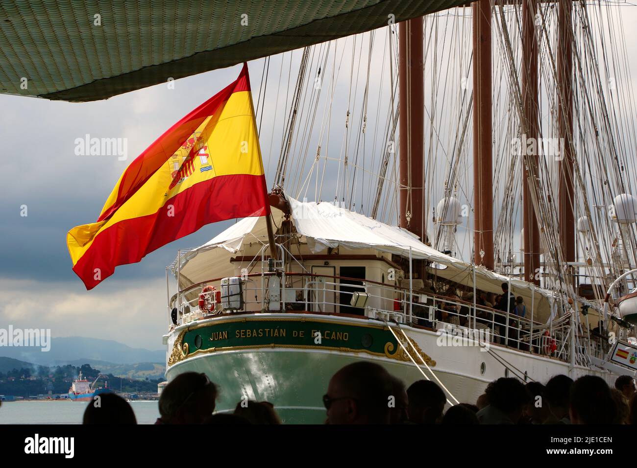 Die spanische Marine-Trainingsschiff JUAN SEBASTIÁN DE ELCANO der Maritime Action Force dockte in der Bucht von Santander Cantabria Spanien für die Öffentlichkeit zugänglich Stockfoto