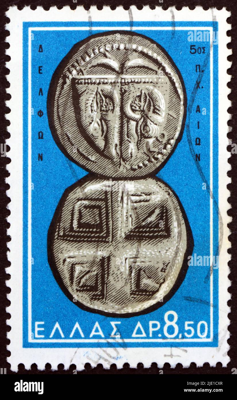 GRIECHENLAND - UM 1963: Eine in Griechenland gedruckte Briefmarke zeigt Rams Head und Inmusequadrate, antike griechische Münzen, um 1963 Stockfoto