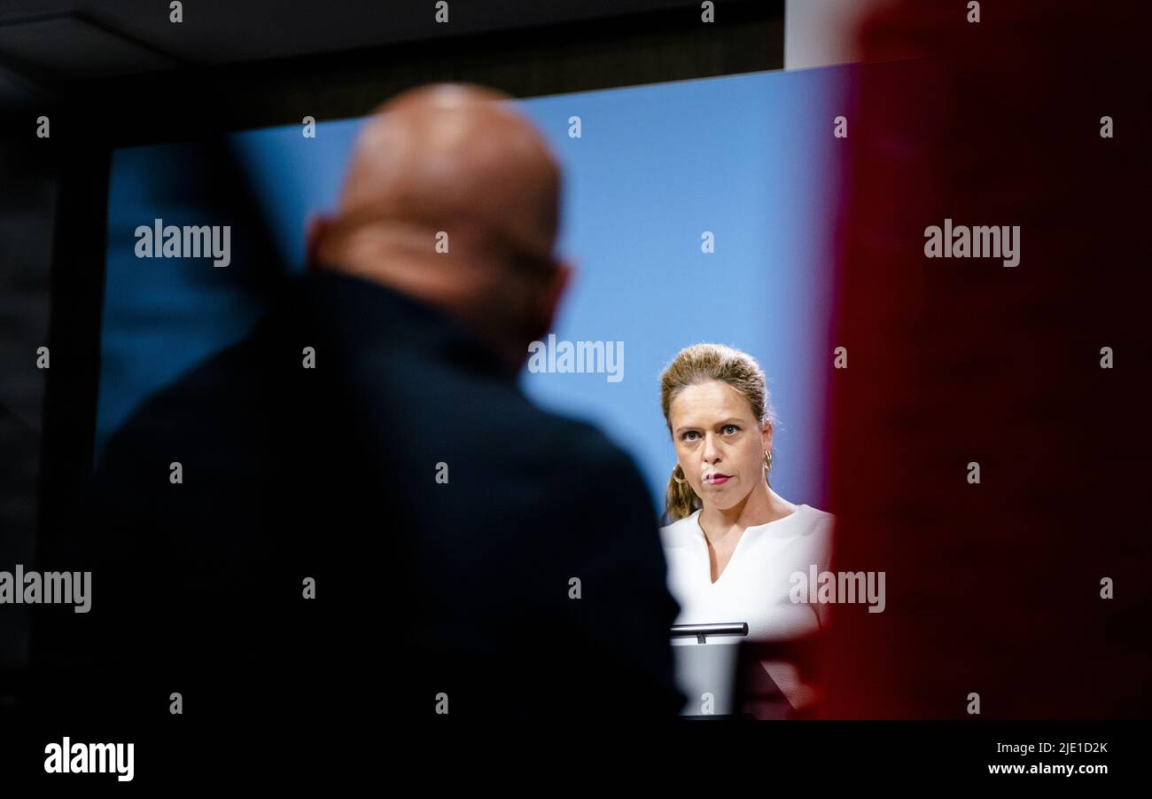 2022-06-24 16:37:23 DEN HAAG - die stellvertretende Premierministerin Carola Schouten spricht die Presse nach dem wöchentlichen Ministerrat an. ANP BART MAAT niederlande Out - belgien Out Stockfoto