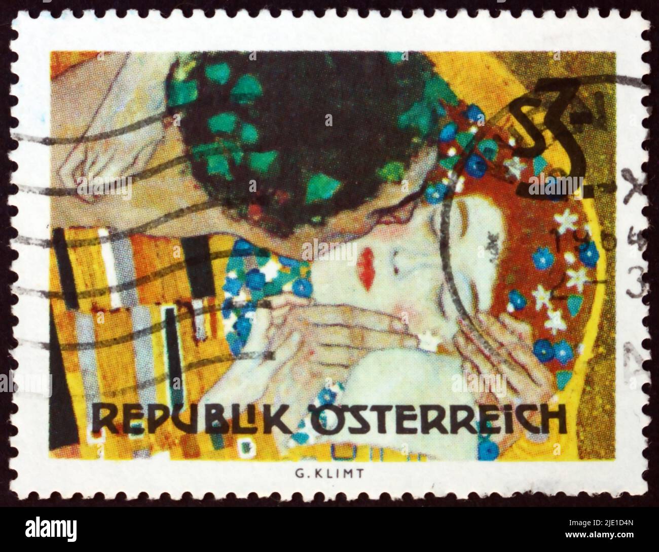 ÖSTERREICH - UM 1964: Eine in Österreich gedruckte Briefmarke zeigt den Kuss, Gemälde von Gustav Klimt, österreichischer Maler, um 1964 Stockfoto