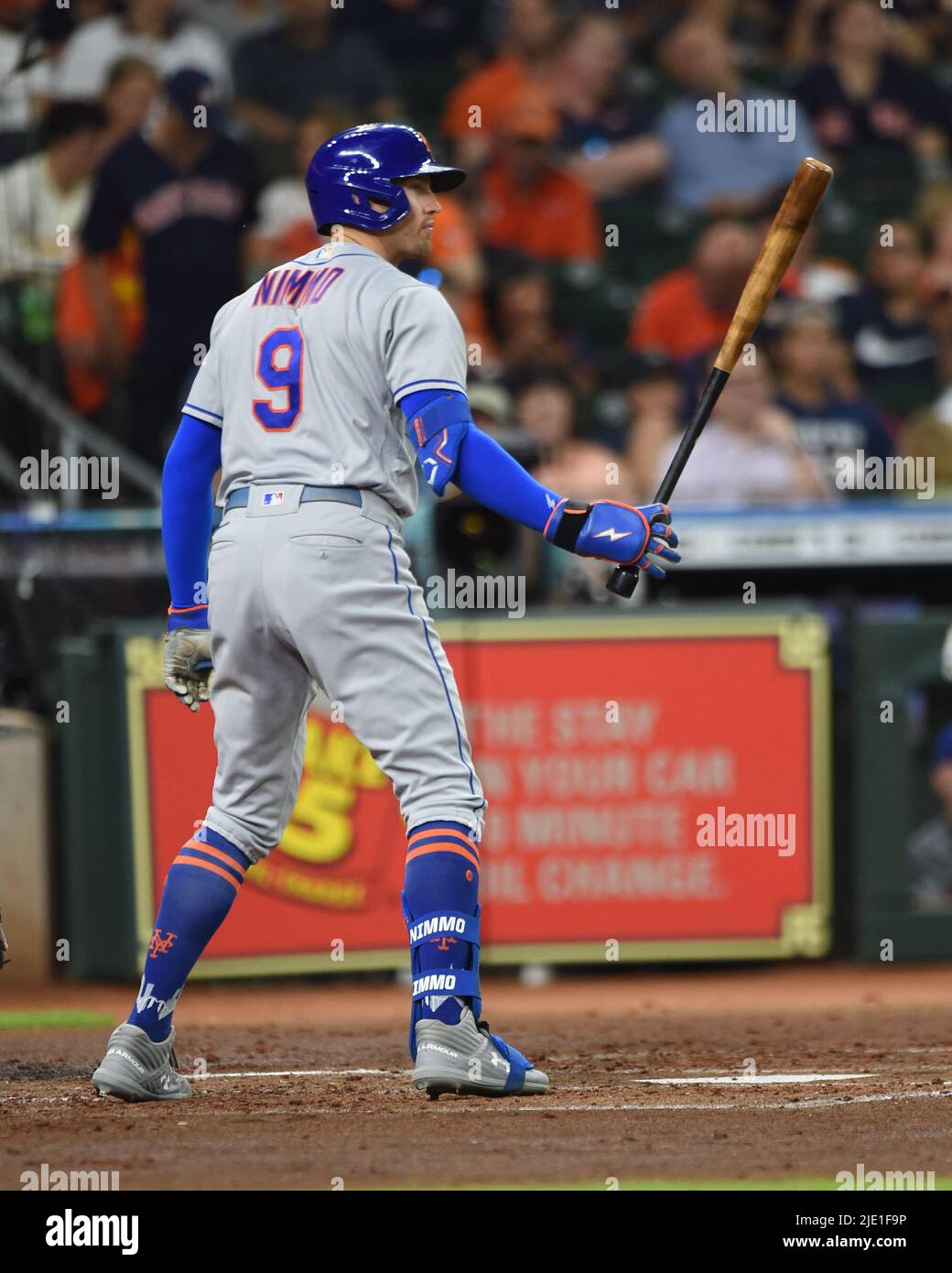 Der New York Mets-Mittelfeldspieler Brandon Nimmo (9) spielt an der Spitze des dritten Innings des MLB-Spiels zwischen den Houston Astros und den New York Mets Stockfoto