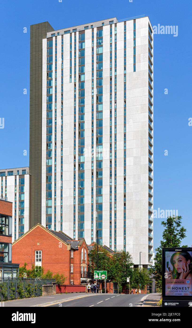 Der Oxygen Tower-Apartmentblock, von der Great Ancoats Street, Ancoats, Manchester, England, Großbritannien. Stockfoto