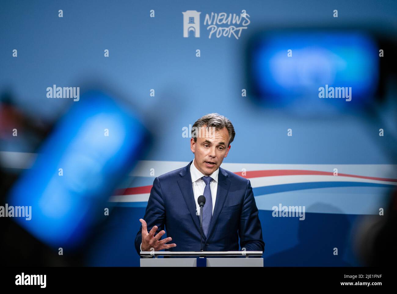 2022-06-24 17:06:42 DEN HAAG - Minister Mark Harbers gibt eine Pressekonferenz über Schiphol und Flughafen Lelystad. Der Flughafen Schiphol hat mit Personalmangel zu kämpfen, insbesondere im Bereich der Sicherheit. Das Kabinett wird eine Entscheidung über die Eröffnung des Flughafens Lelystad im Jahr 2024 treffen. ANP BART MAAT niederlande Out - belgien Out Stockfoto