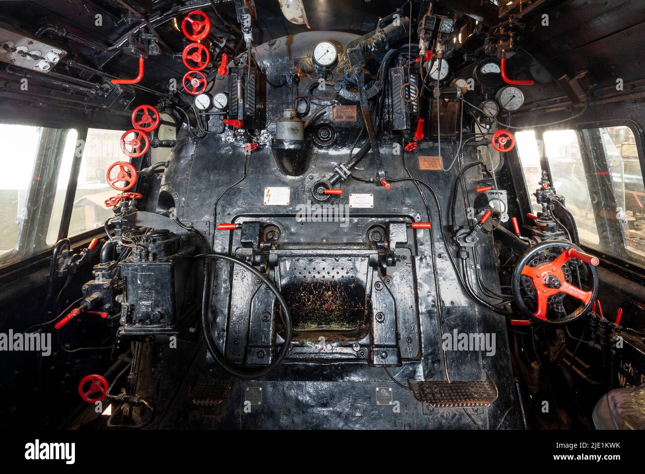 Bochum-Dahlhausen, Eisenbahnmuseum, Führerstand einer Schnellzuglokomotive Stockfoto