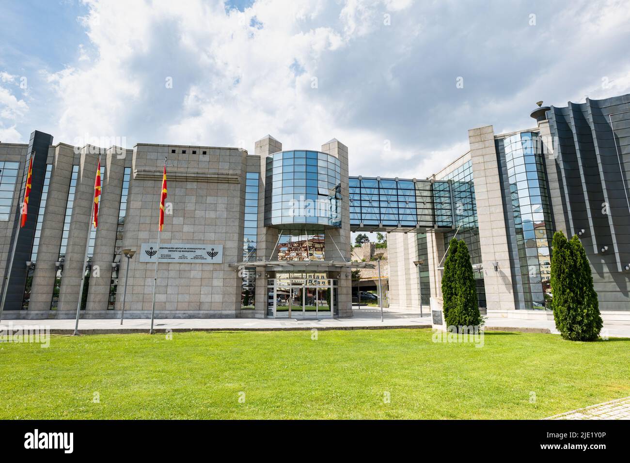 Skopje, Nordmakedonien - Juni 2022: Jüdisches Holocaust-Museum in Skopje, Mazedonien. Das Museum befindet sich im Zentrum von Skopje Stockfoto
