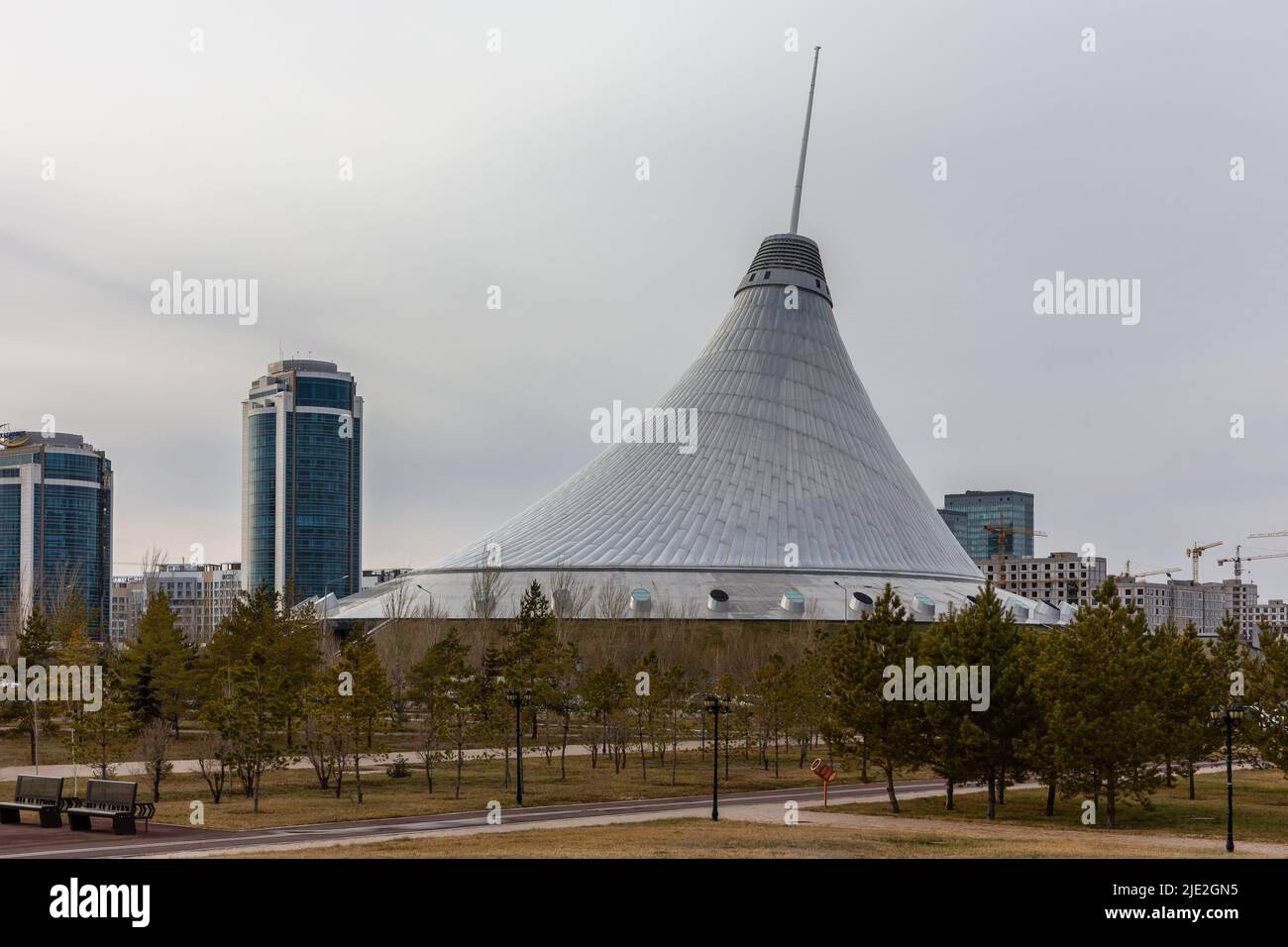 Nur Sultan (Astana), Kasachstan, 11.11.21. Zelt im Khan Shatyr Entertainment Center. Stockfoto