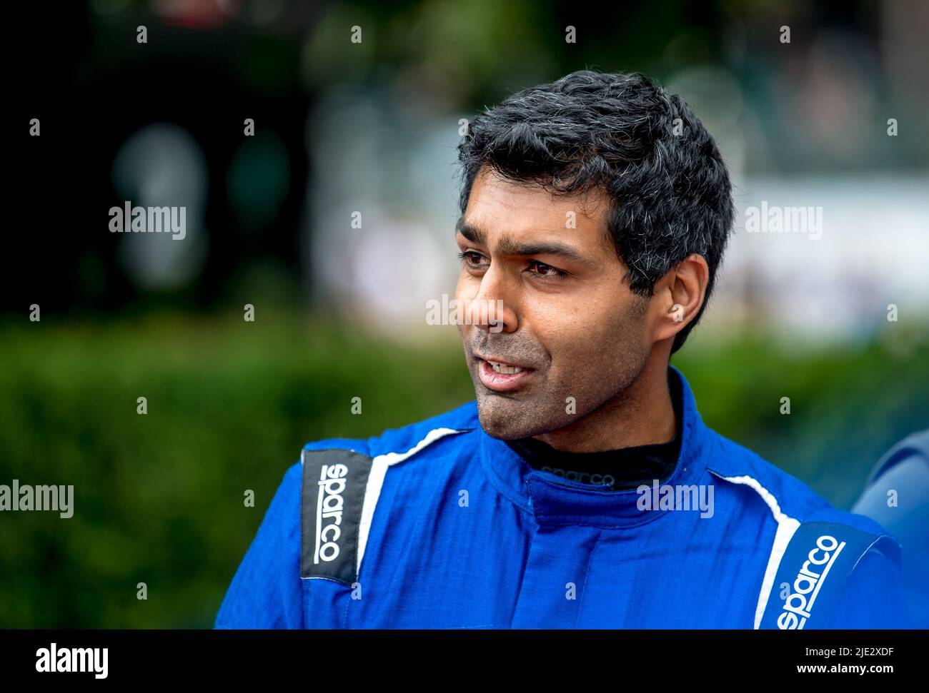 Goodwood, Großbritannien. 23.. Juni 2022. Karun Chandhok beim Goodwood Festival of Speed auf dem Goodwood Circuit, Goodwood, Großbritannien, am 23. Juni 2022. Foto von Phil Hutchinson. Nur zur redaktionellen Verwendung, Lizenz für kommerzielle Nutzung erforderlich. Keine Verwendung bei Wetten, Spielen oder Veröffentlichungen einzelner Clubs/Vereine/Spieler. Kredit: UK Sports Pics Ltd/Alamy Live Nachrichten Stockfoto