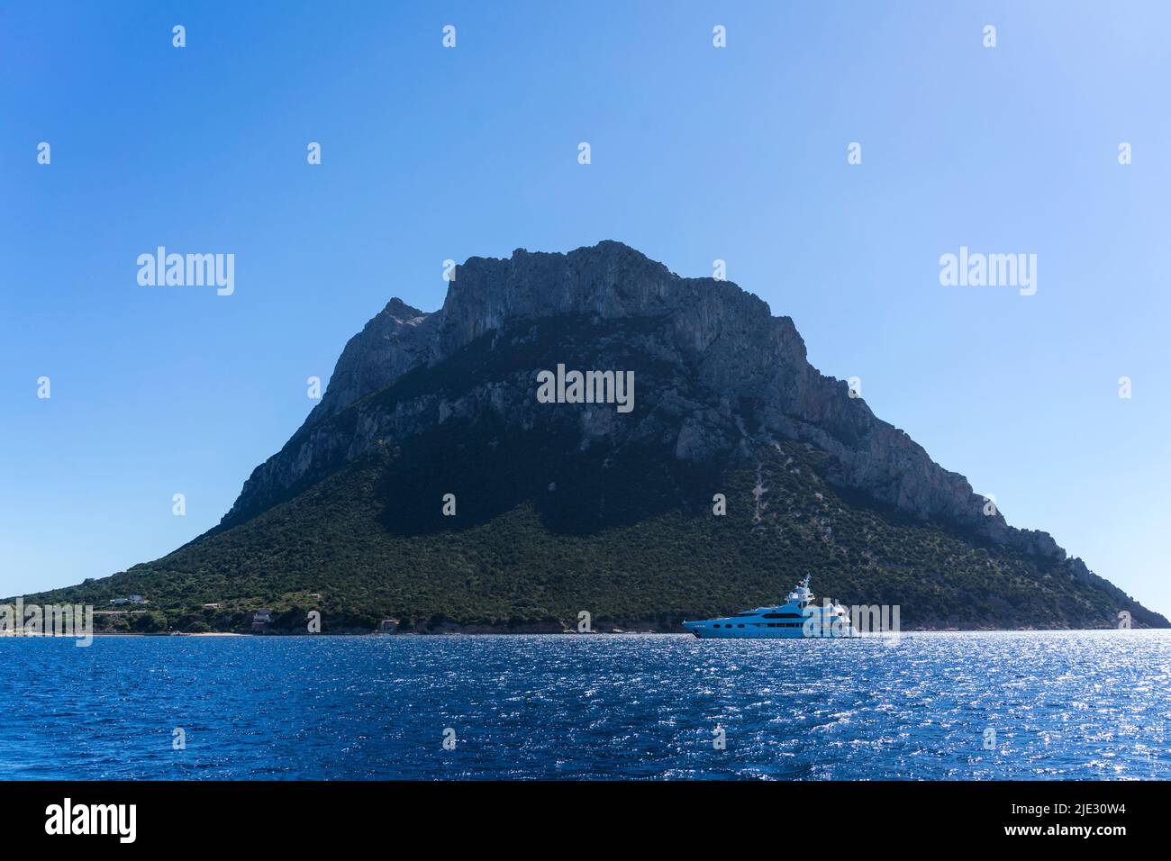 Strand von Tavolara. Die Insel Tavolara im Golf von Olbia ist das kleinste Königreich der Welt (Sardinien/Italien) Stockfoto