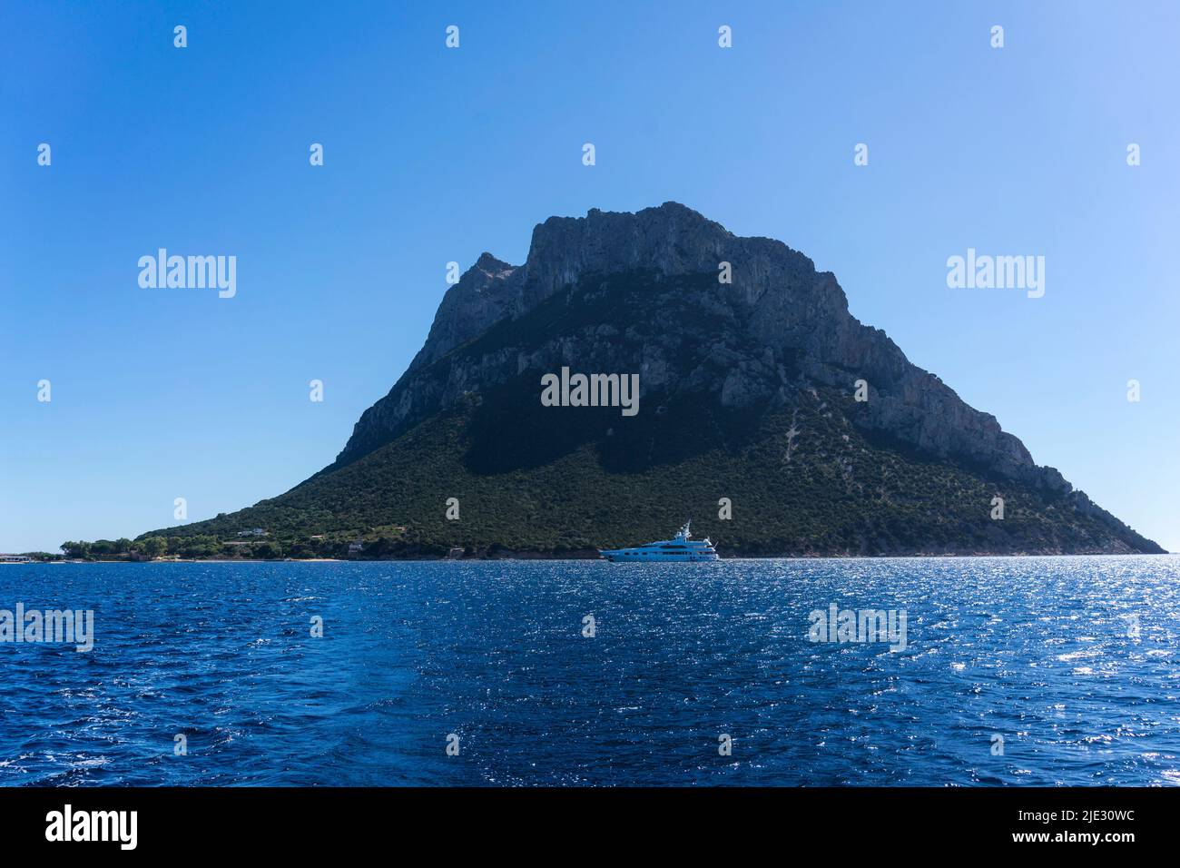 Strand von Tavolara. Die Insel Tavolara im Golf von Olbia ist das kleinste Königreich der Welt (Sardinien/Italien) Stockfoto