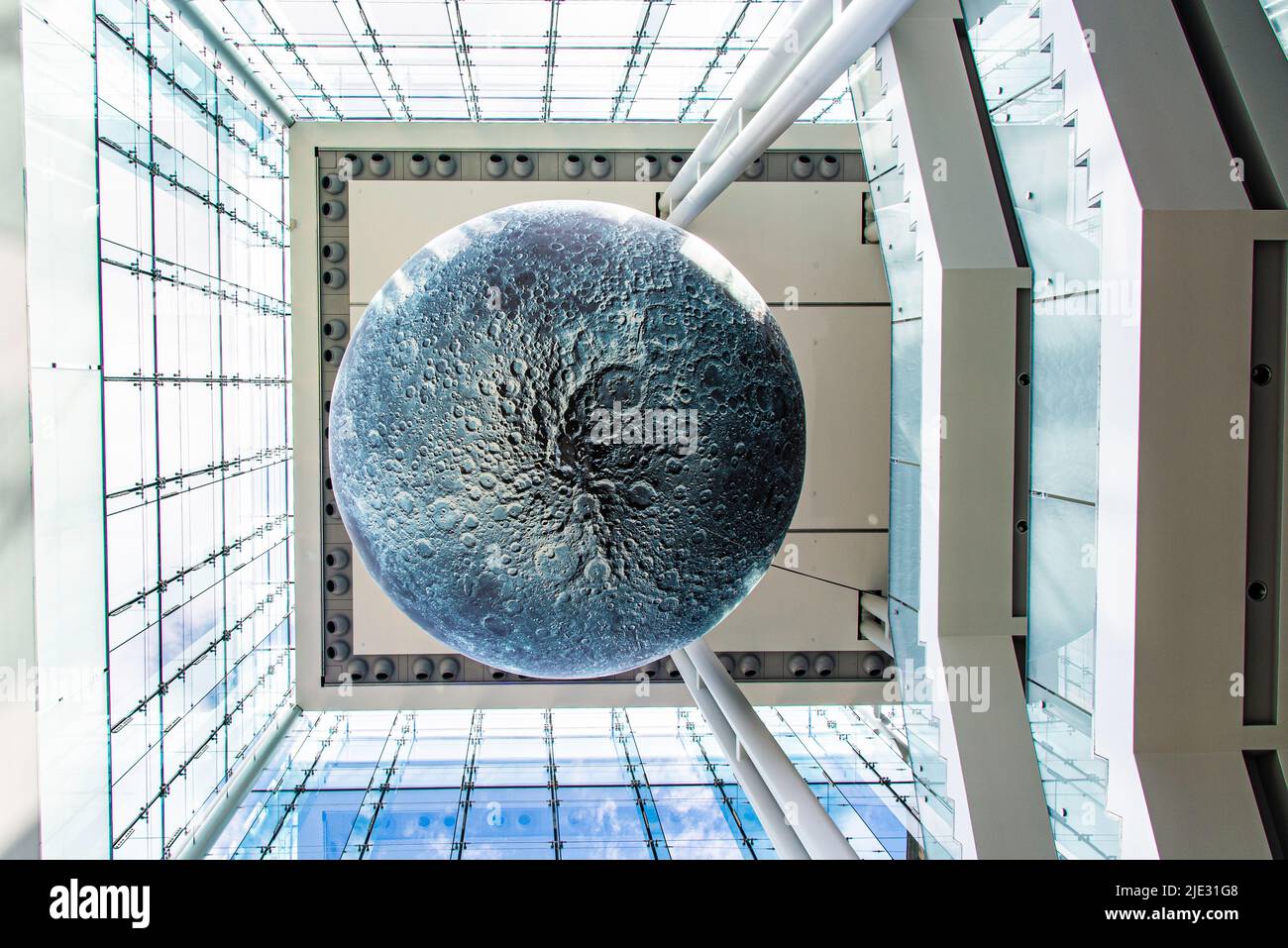 Ottawa, Kanada - 17 2022. April: Planetendekoration in der Lobby des Canadian Museum of Nature Stockfoto