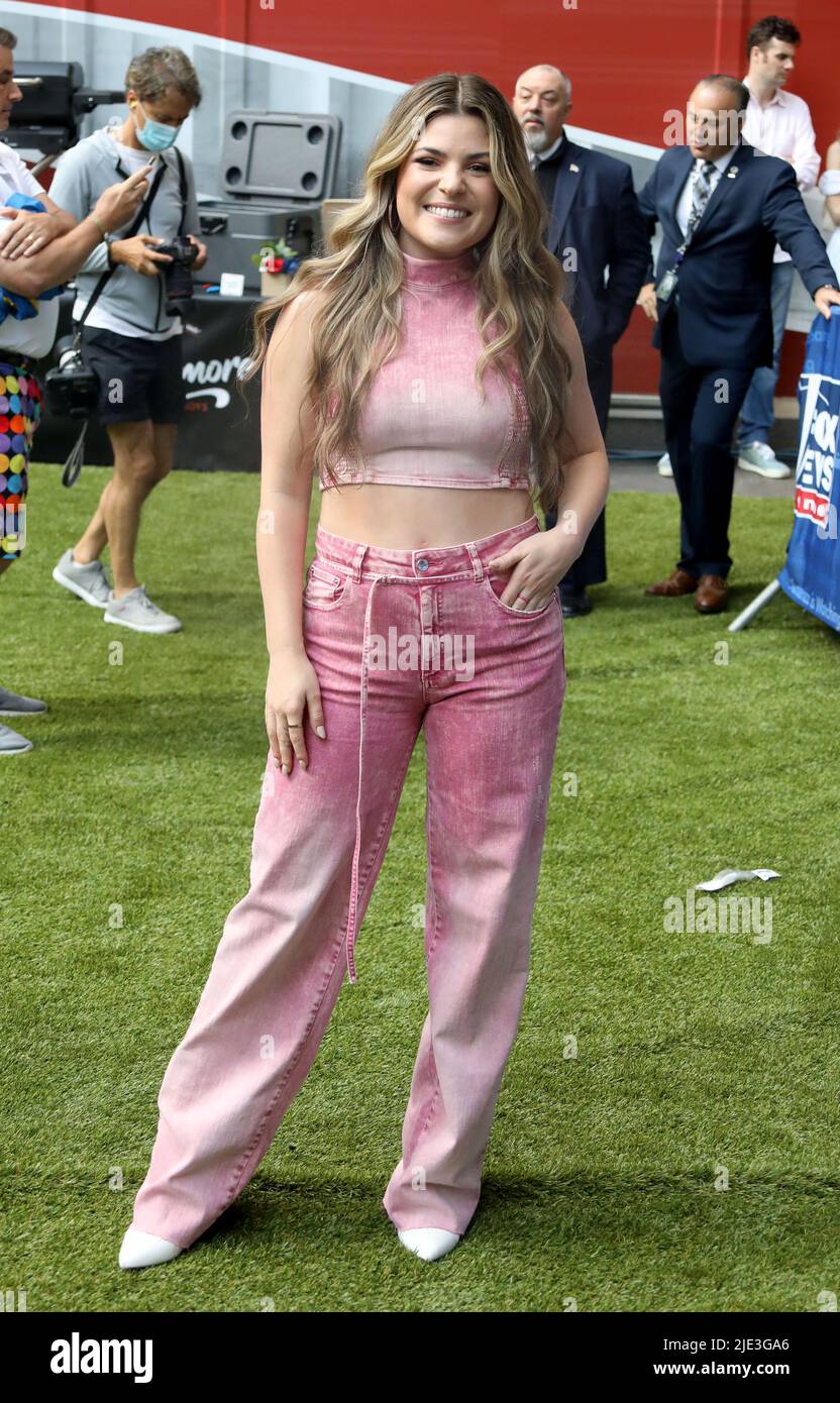 24. Juni 2022, New York, New York, USA Sänger TENILLE ARTS führt auf â