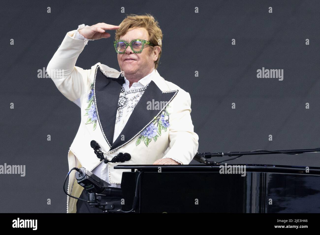 LONDON, GROSSBRITANNIEN. 24. Juni 2022: Elton John tritt im American Express Present BST Hyde Park in London, England, auf. Kredit: S.A.M./Alamy Live Nachrichten Stockfoto